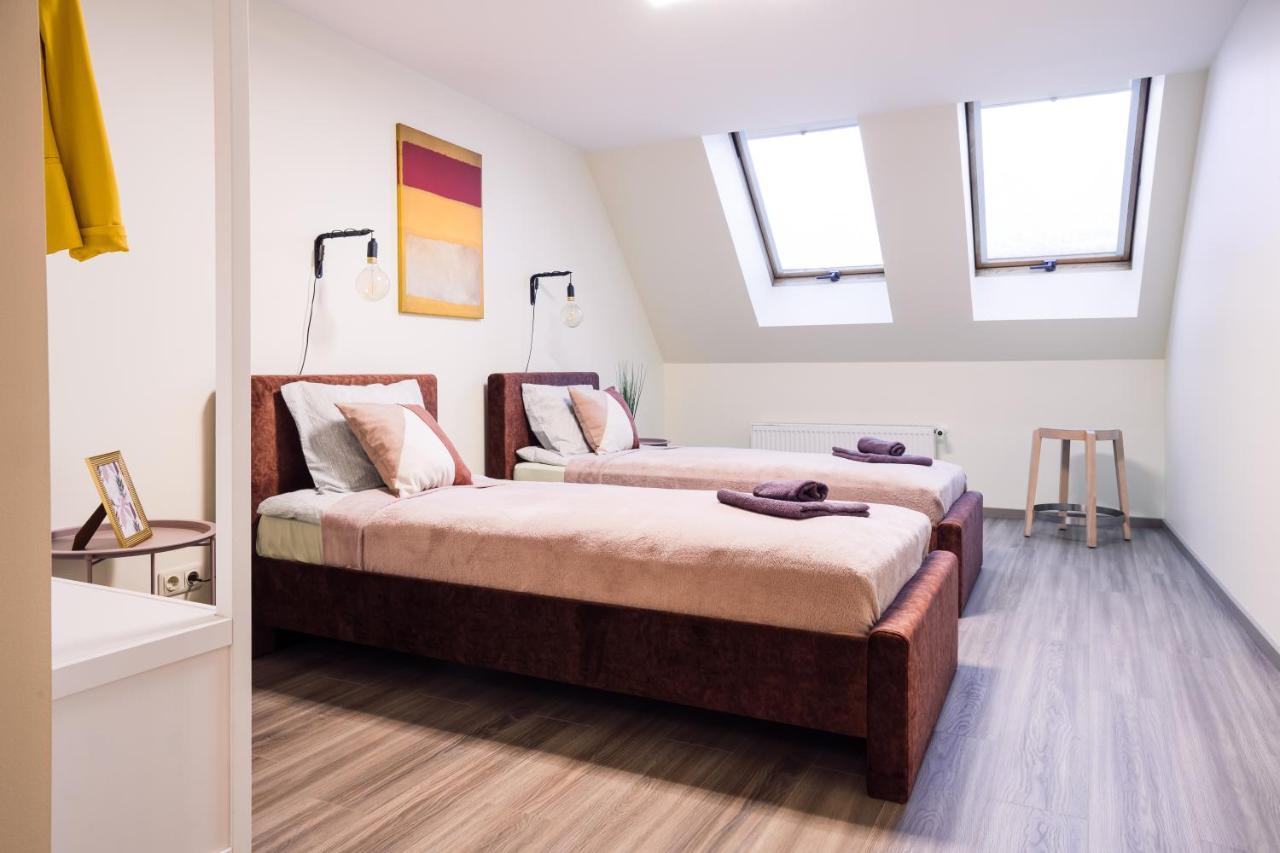 Rothko Apartment/8 Guests/4Bedrooms/Riga Old Town Bagian luar foto
