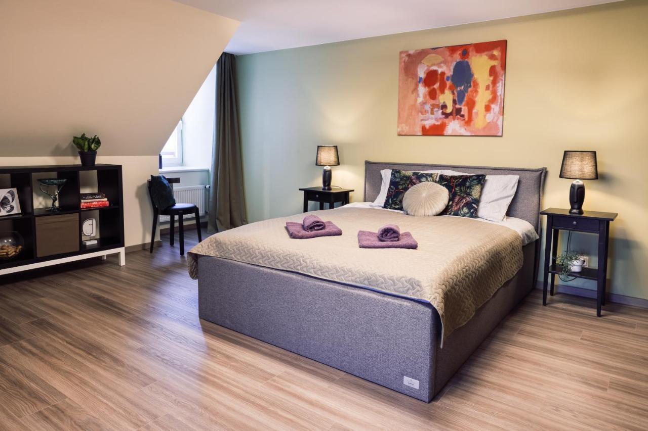 Rothko Apartment/8 Guests/4Bedrooms/Riga Old Town Bagian luar foto