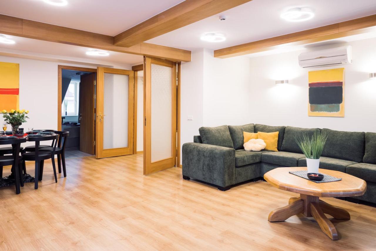 Rothko Apartment/8 Guests/4Bedrooms/Riga Old Town Bagian luar foto
