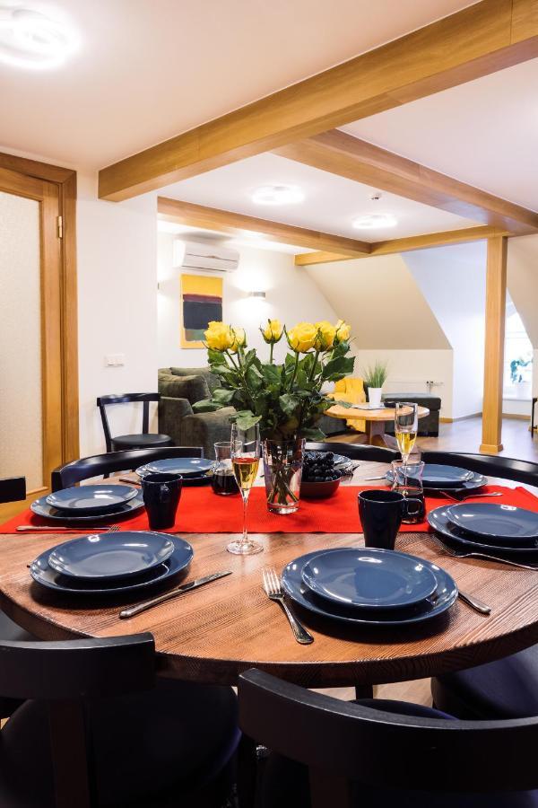 Rothko Apartment/8 Guests/4Bedrooms/Riga Old Town Bagian luar foto
