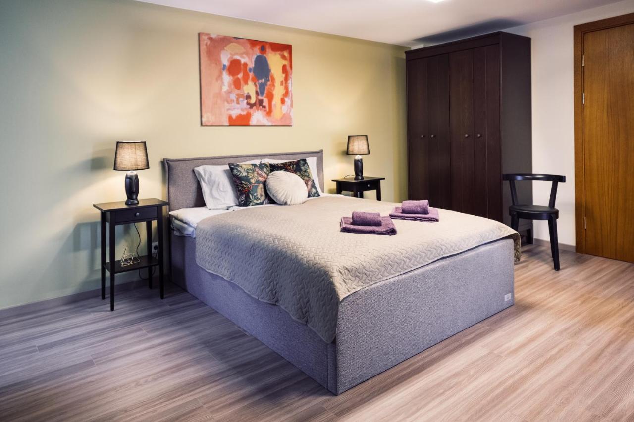 Rothko Apartment/8 Guests/4Bedrooms/Riga Old Town Bagian luar foto