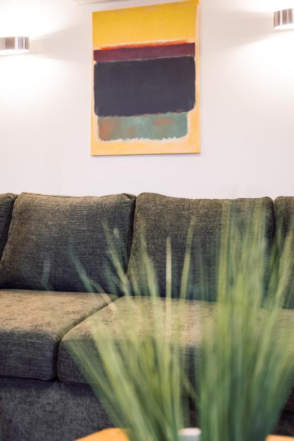 Rothko Apartment/8 Guests/4Bedrooms/Riga Old Town Bagian luar foto
