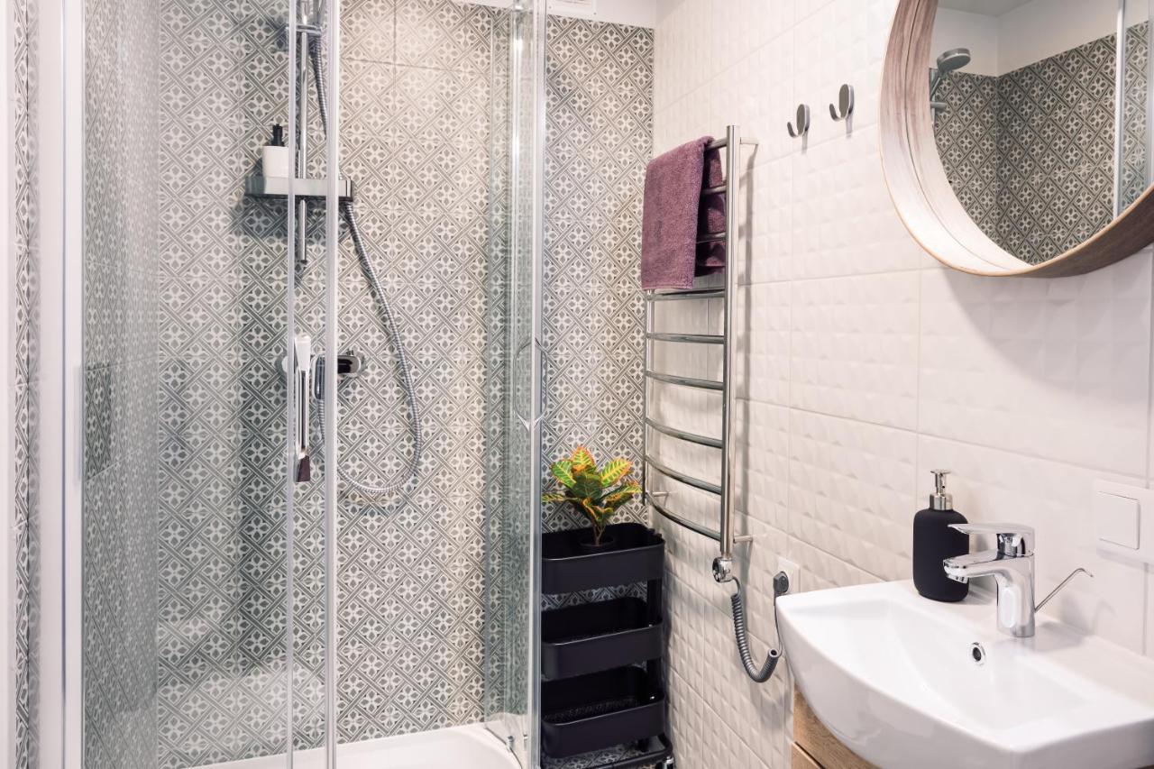 Rothko Apartment/8 Guests/4Bedrooms/Riga Old Town Bagian luar foto