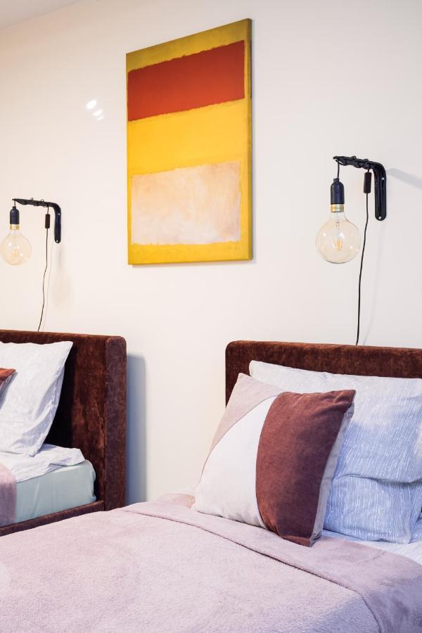 Rothko Apartment/8 Guests/4Bedrooms/Riga Old Town Bagian luar foto