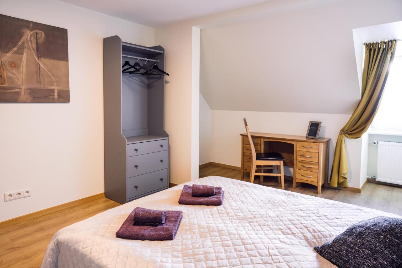 Rothko Apartment/8 Guests/4Bedrooms/Riga Old Town Bagian luar foto