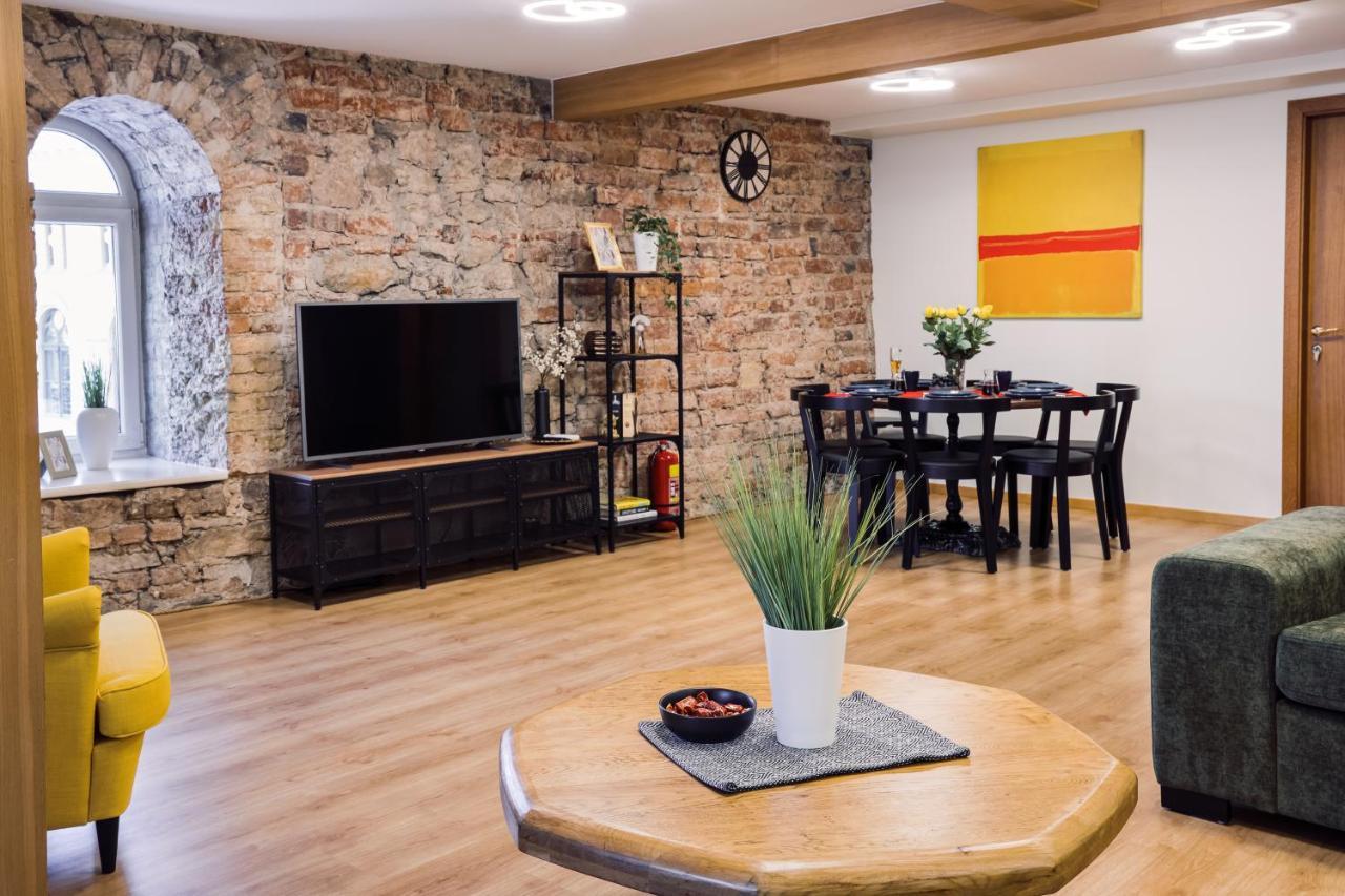 Rothko Apartment/8 Guests/4Bedrooms/Riga Old Town Bagian luar foto