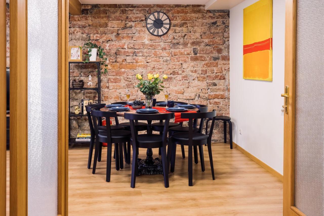 Rothko Apartment/8 Guests/4Bedrooms/Riga Old Town Bagian luar foto