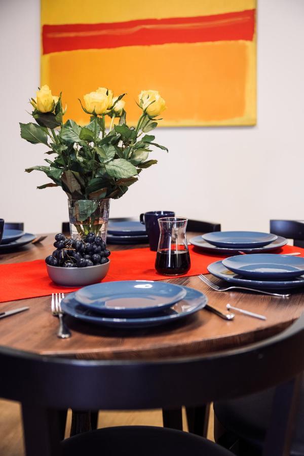 Rothko Apartment/8 Guests/4Bedrooms/Riga Old Town Bagian luar foto