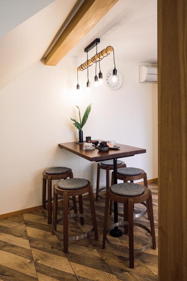 Rothko Apartment/8 Guests/4Bedrooms/Riga Old Town Bagian luar foto